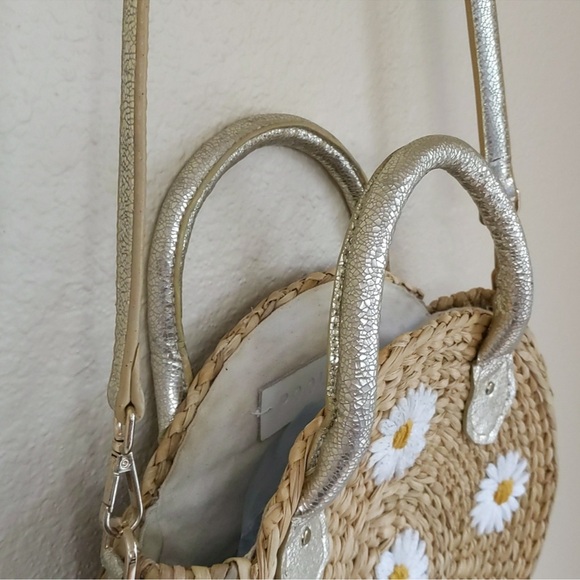 POOLSIDE The Maxine Embroidered Daisy Woven Purse - Picture 11 of 15